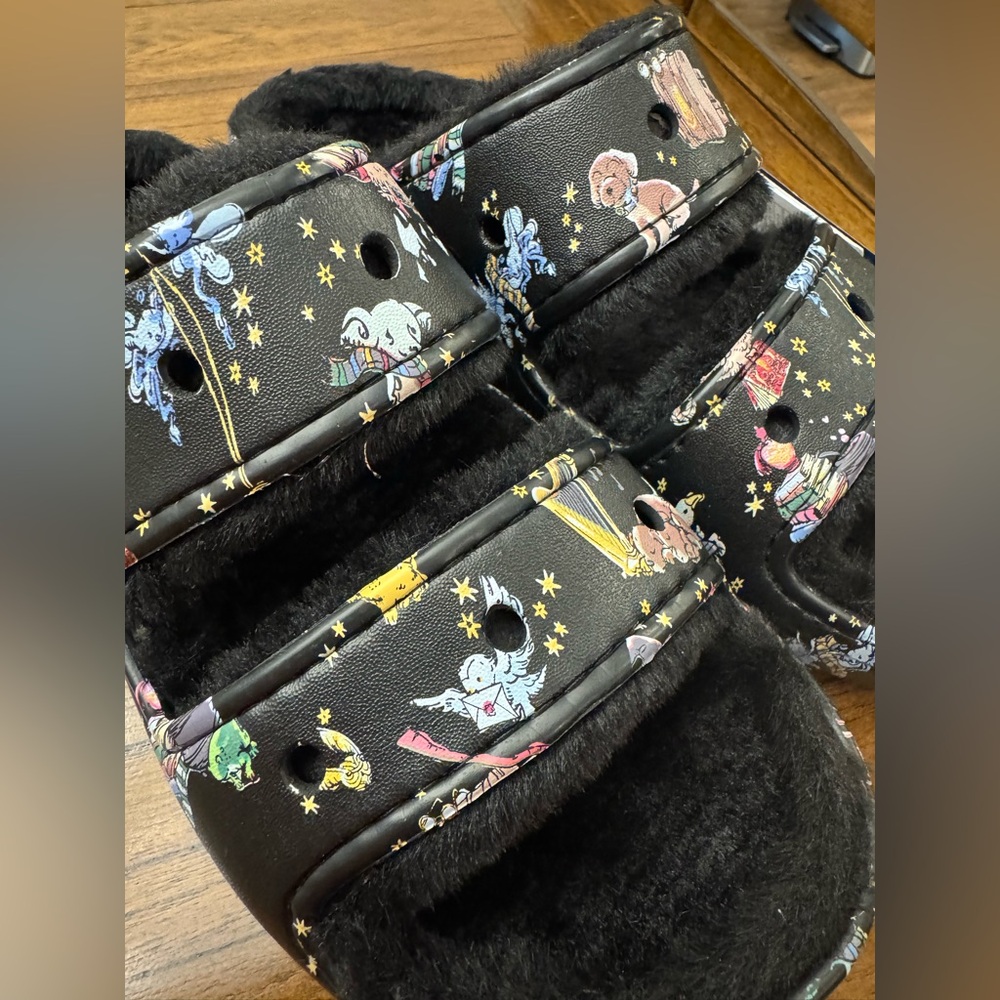 Vera Bradley x Harry Potter Crocs - Picture 4 of 9
